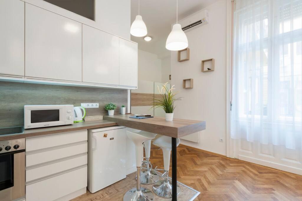 Szent Istvan Ter 4 Next To Basilica A 1 Bedroom Budapest Exterior photo